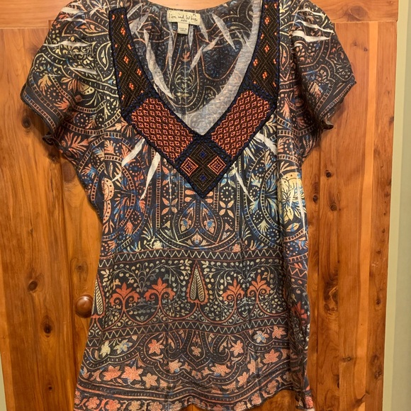 Live and Let Live Petite Top - Picture 4 of 7